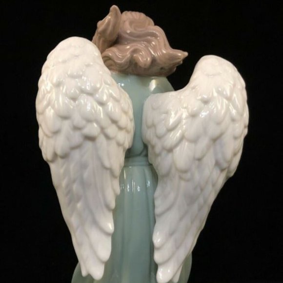 SOLD Porcelain Angel - Kneeling with Praying Hands - Picture 5 of 5
